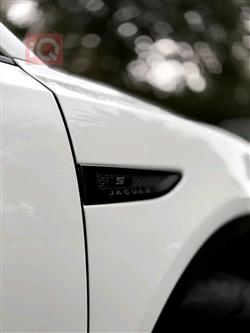 جاكوار إي- بيس